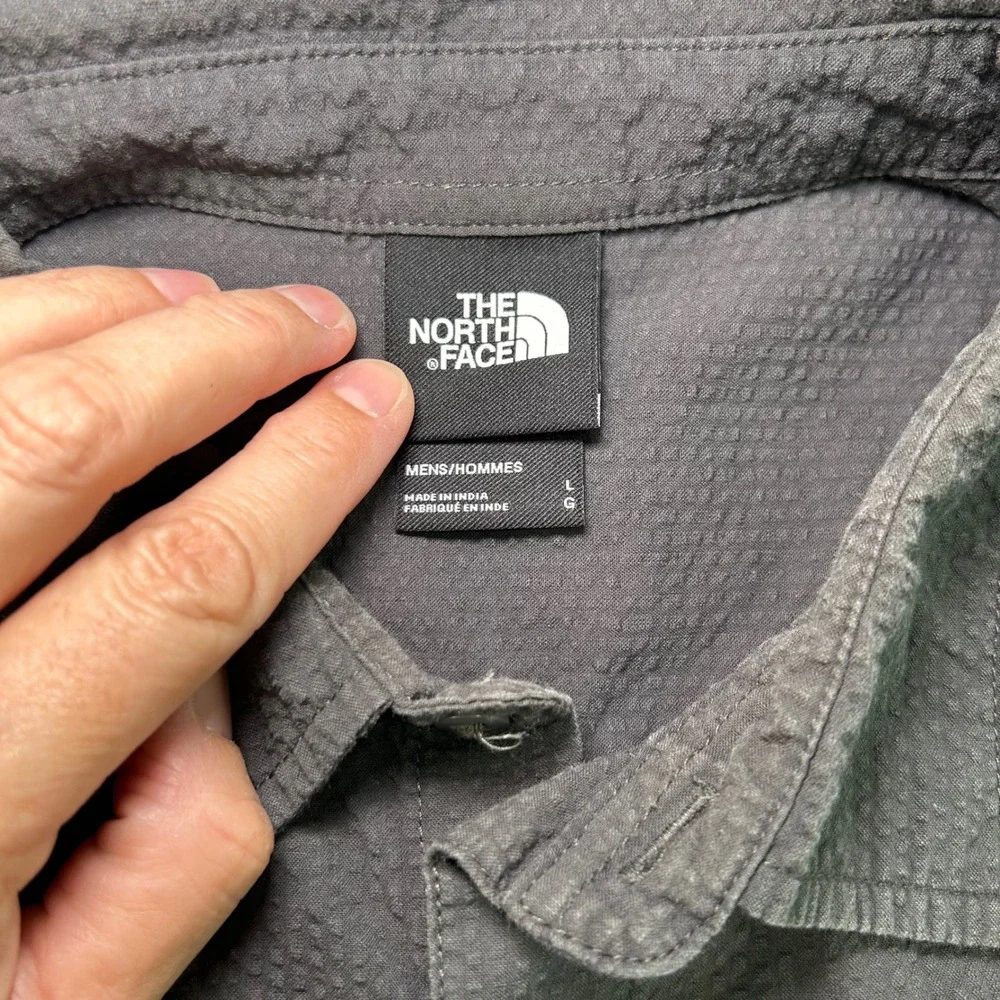 The North Face Button Up Shirt Mens Large Gray Textured Cotton Short Sleeve